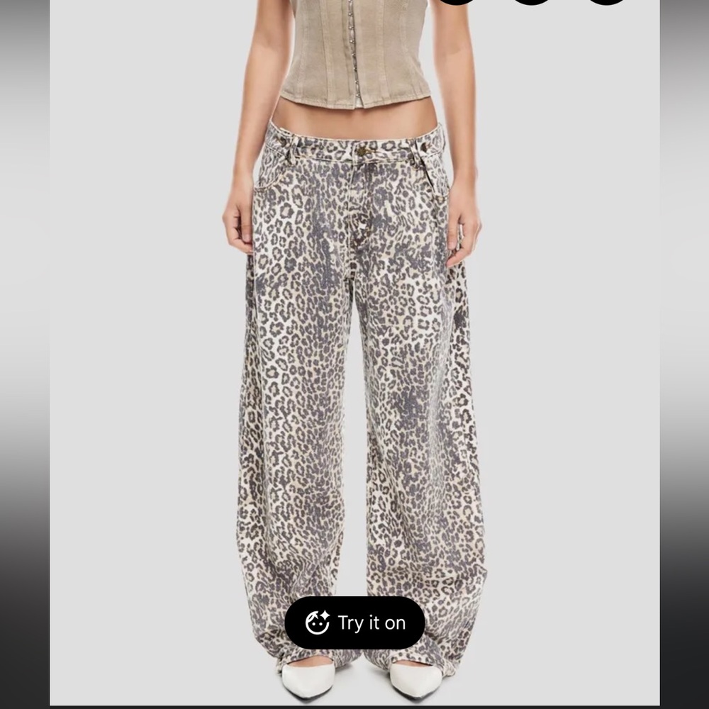 She's All That Jeans in Leopard Fade
LIONESS brown / tan / black size large